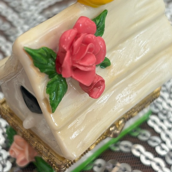 1960s Ceramic Birdhouse Trinket Box with Yellow Bird - Picture 4 of 13